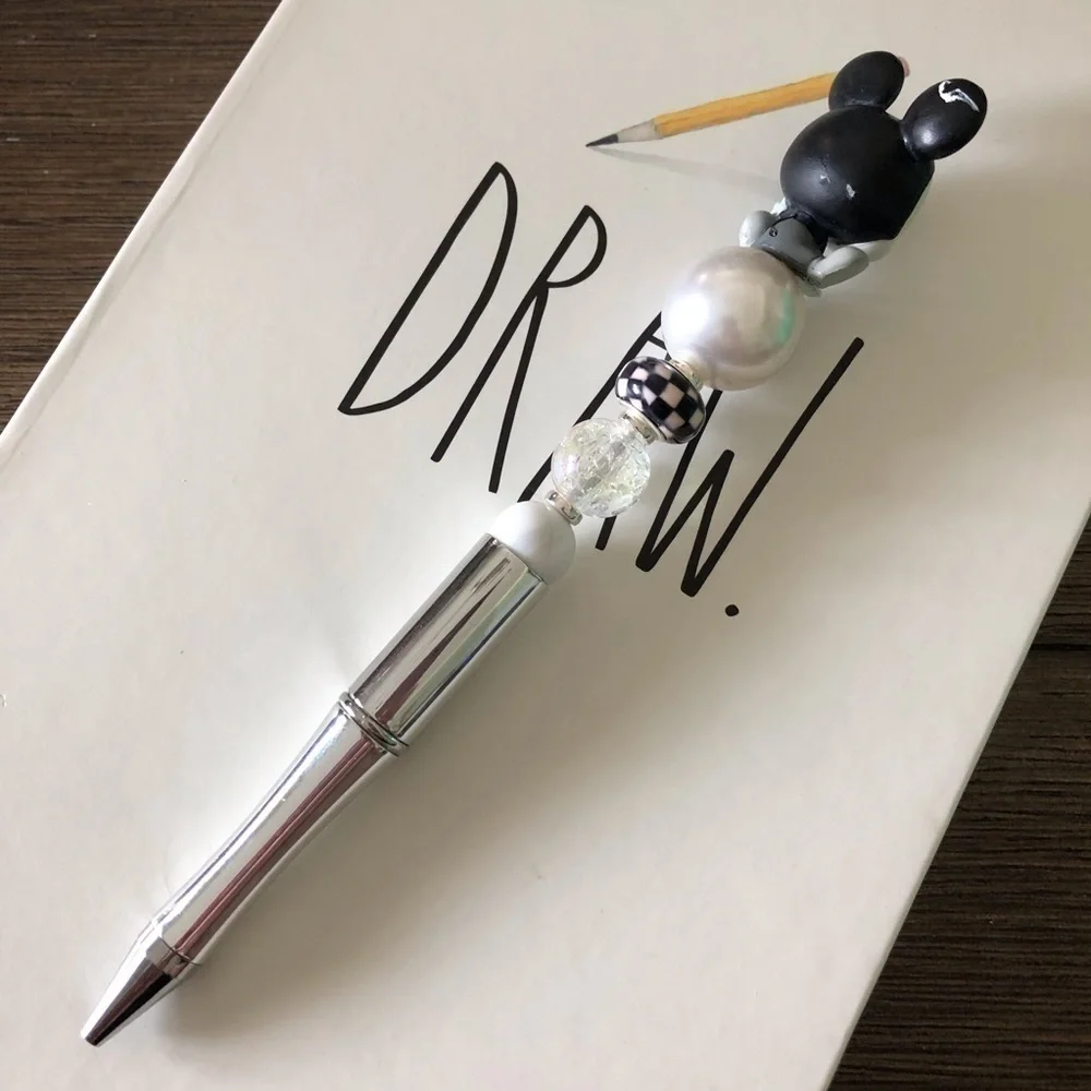 Disney Doorables: Mickey & Friends: Mickey Mouse handmade beaded pen